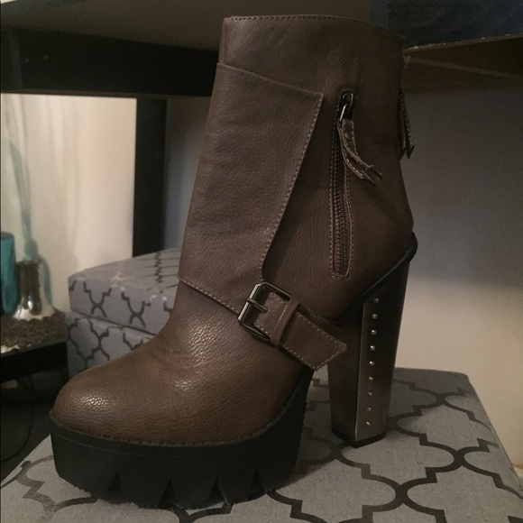 Shoes - Boots